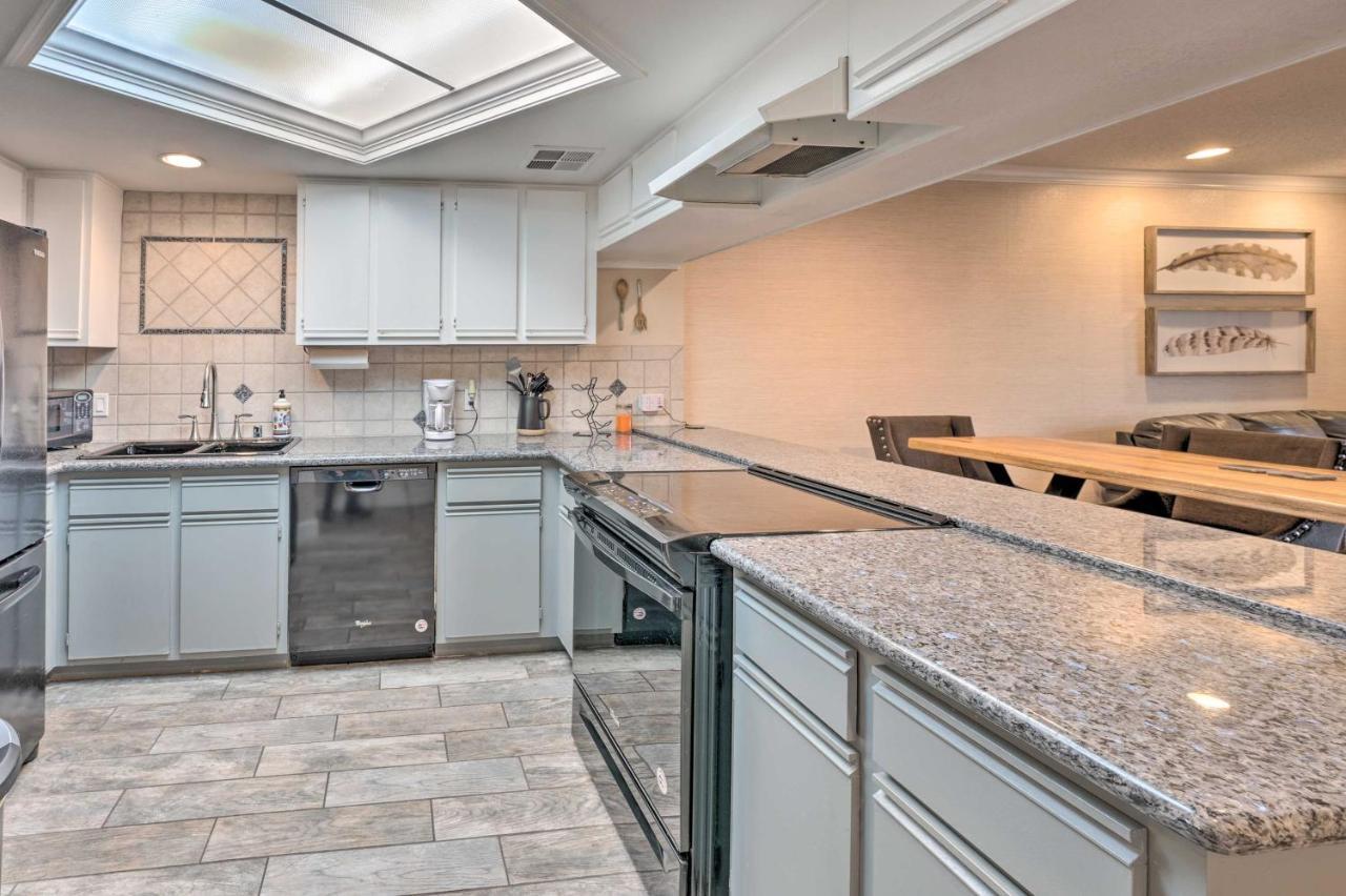 Lake Havasu Condo With Pool Access 1 Block To Beach Lake Havasu City Kültér fotó