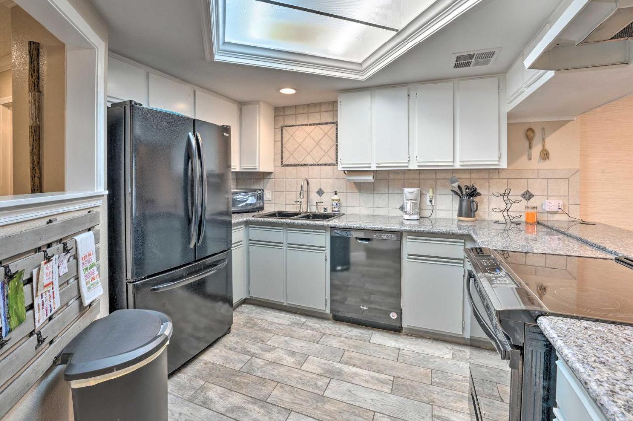 Lake Havasu Condo With Pool Access 1 Block To Beach Lake Havasu City Kültér fotó